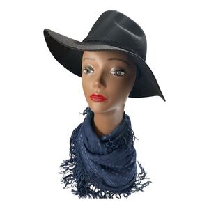 American Eagle outfitters black hat, one size.